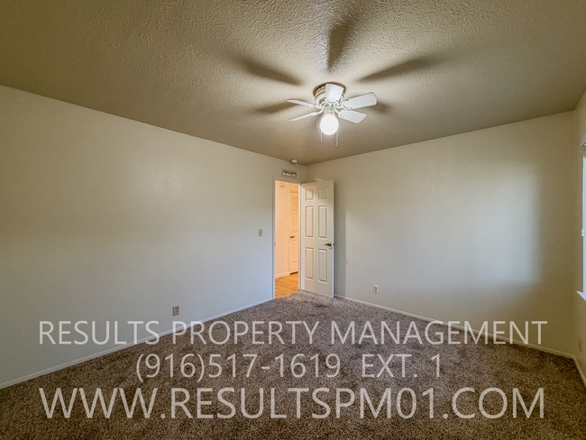 Building Photo - Fantastic Over 55 Community! Amenities! 2 bedroom