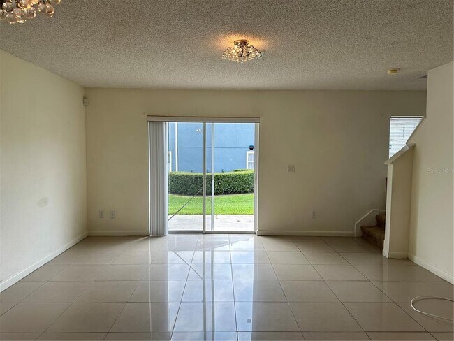 Building Photo - 12640 Somerset Oaks St