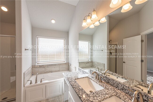Building Photo - 703 Quartzite Ave