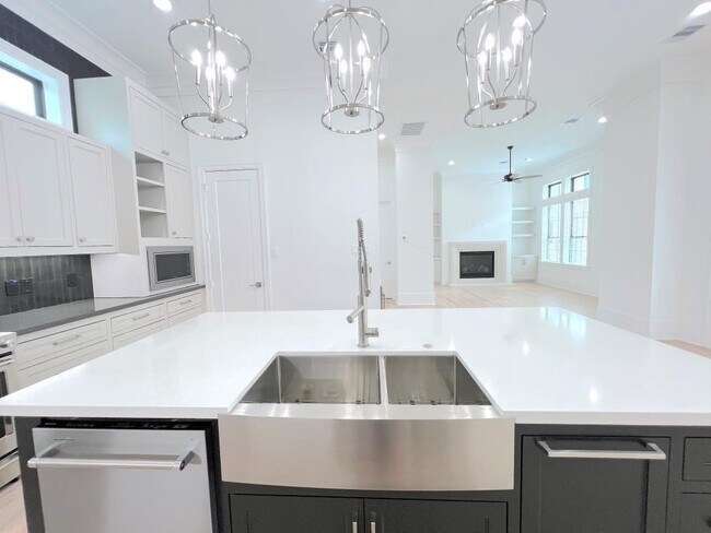 Building Photo - 2122 Blalock Rd