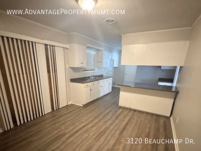 Building Photo - 3120 Beauchamp Dr