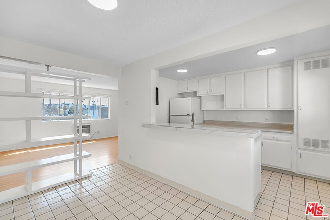 Building Photo - 5524 Elmer Ave