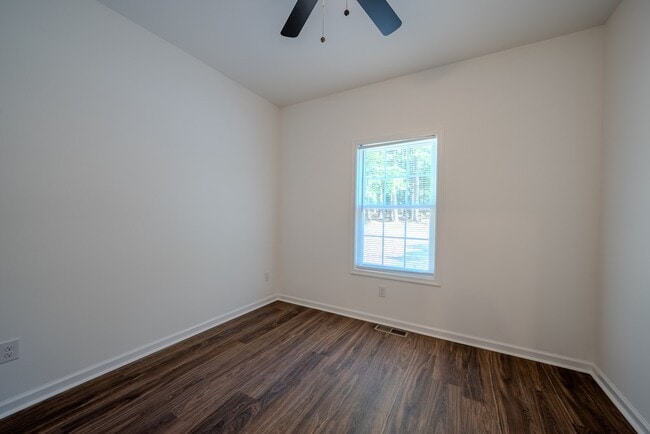 Building Photo - 37425 Mutiny Dr