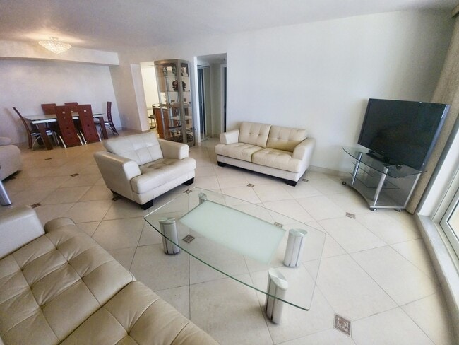 Building Photo - 1833 S Ocean Dr