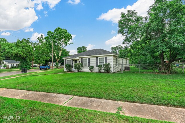 Building Photo - Home For Rent!