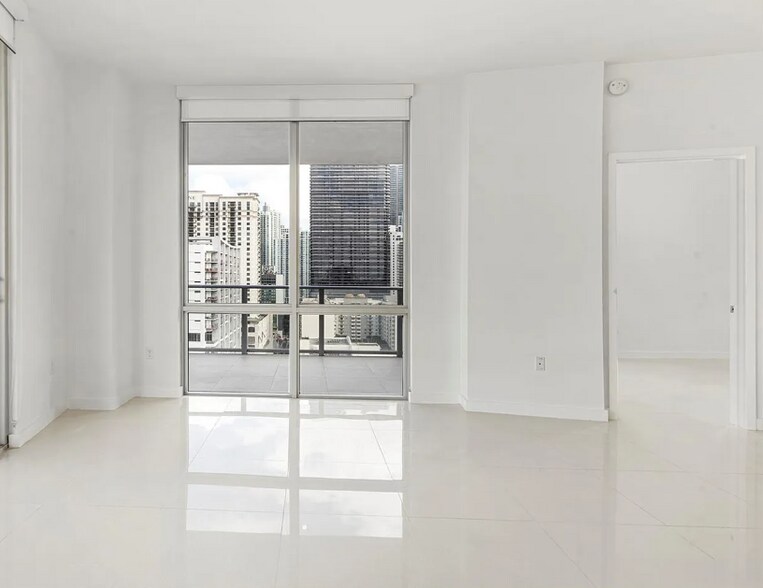 Building Photo - 1010 SW 2nd Ave