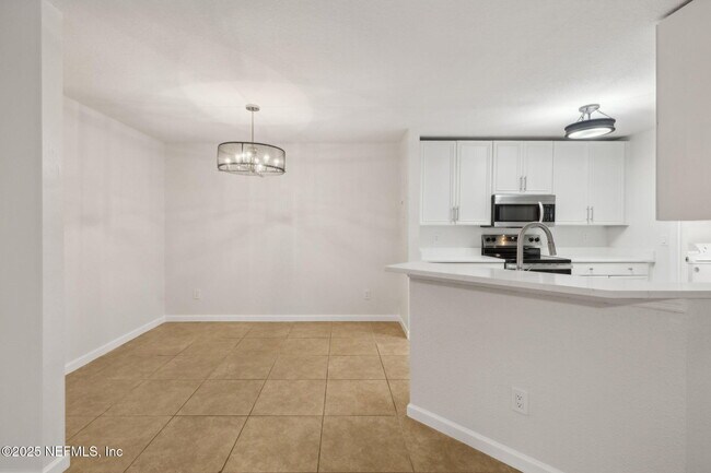 Building Photo - 9 Arbor Club Dr