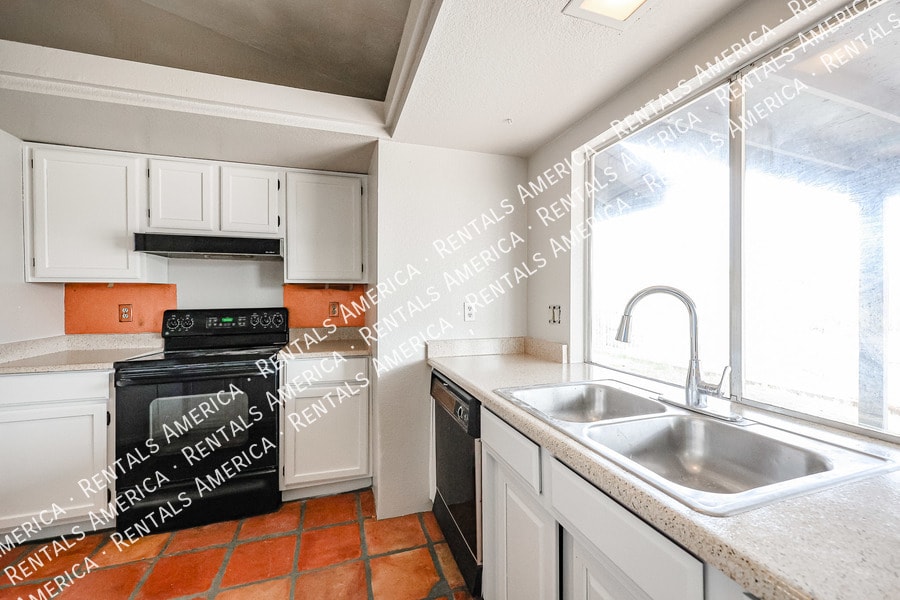 Building Photo - 18433 N 56th Dr