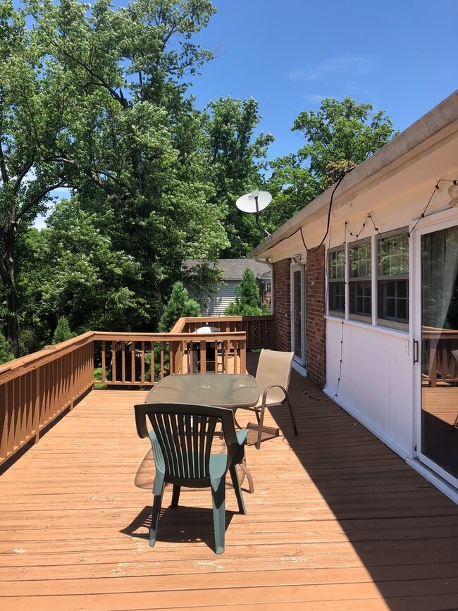 Building Photo - 2819 White Oak Dr