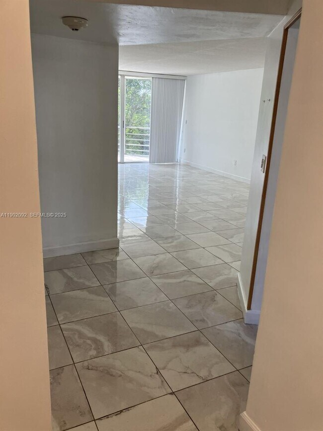 Building Photo - 1601 NE 191st St