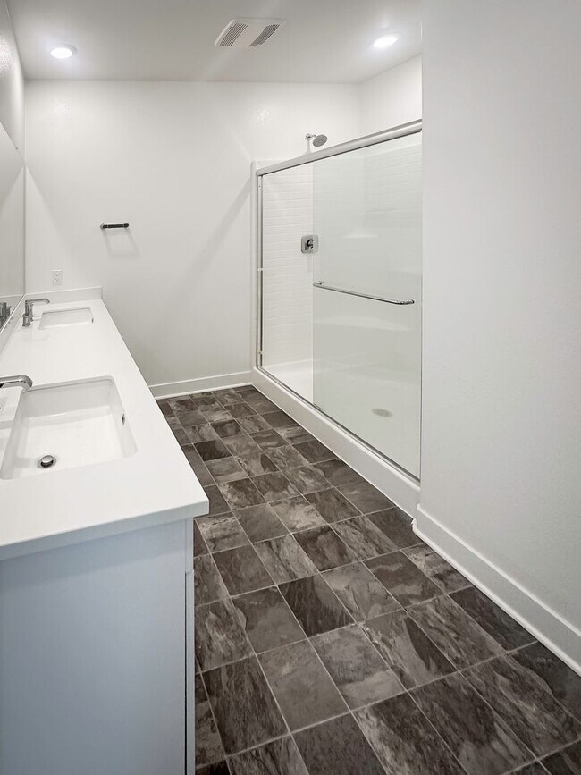 Building Photo - Beautiful Newer Construction,Townhome, 3 Bedroom / 2 Bathroom Home FOR RENT