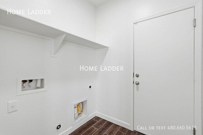 Building Photo - 2713 N Camden Dr