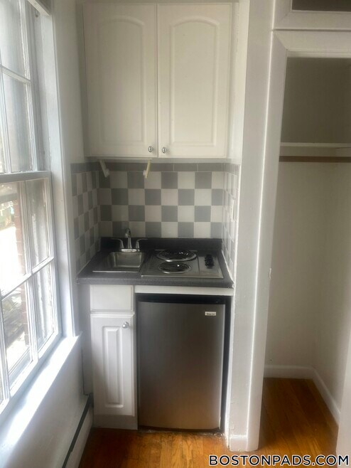 Building Photo - 28 S Huntington Ave