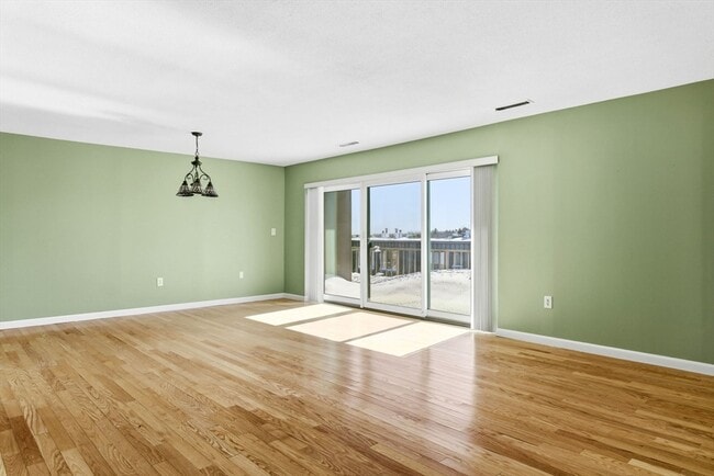 Building Photo - 1006 Paradise Rd