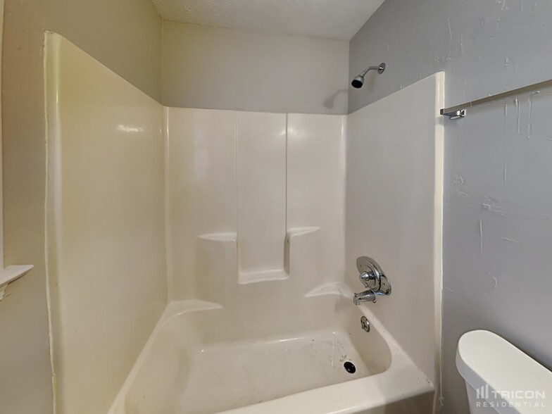Building Photo - 151 Chantilly Ln