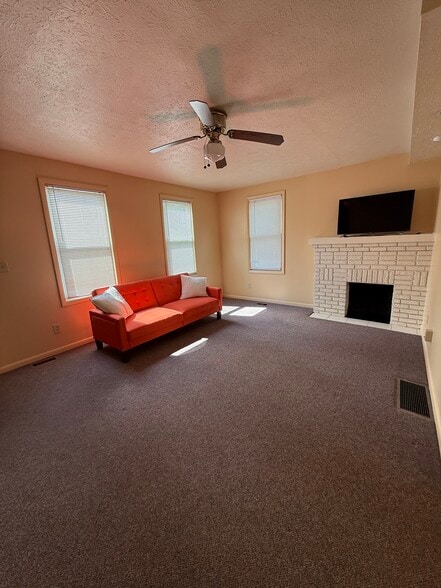 Living room - 56 Beech St