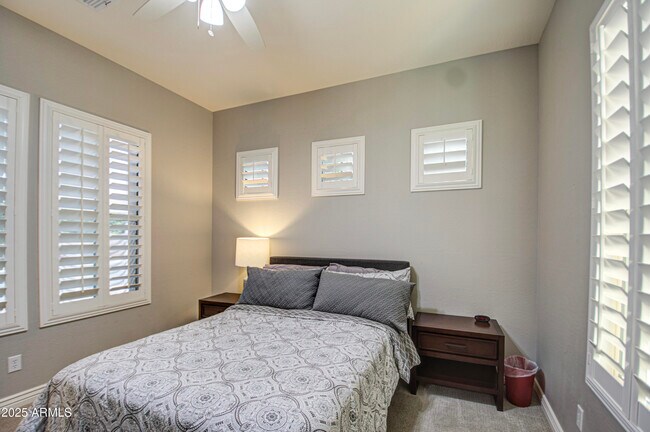 Building Photo - 3016 N Glenview