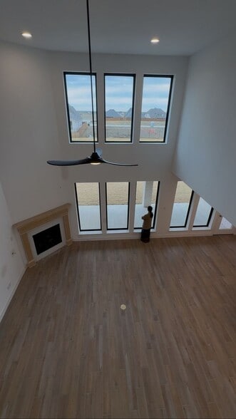 Building Photo - 3300 Little Bluestem Rd