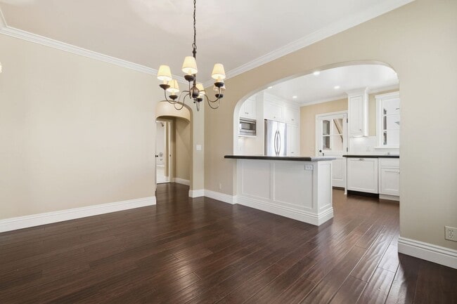 Building Photo - 1520 Miramar Dr