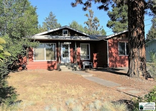 Building Photo - Charming 3-Bedroom Home Across from Orchard Park