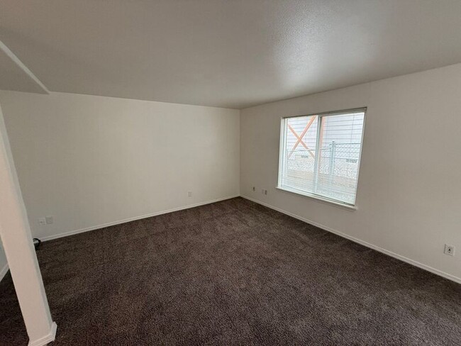 Building Photo - 4342 Ward Pl NE