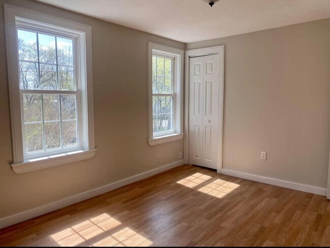 Building Photo - 14 Springfield Ct