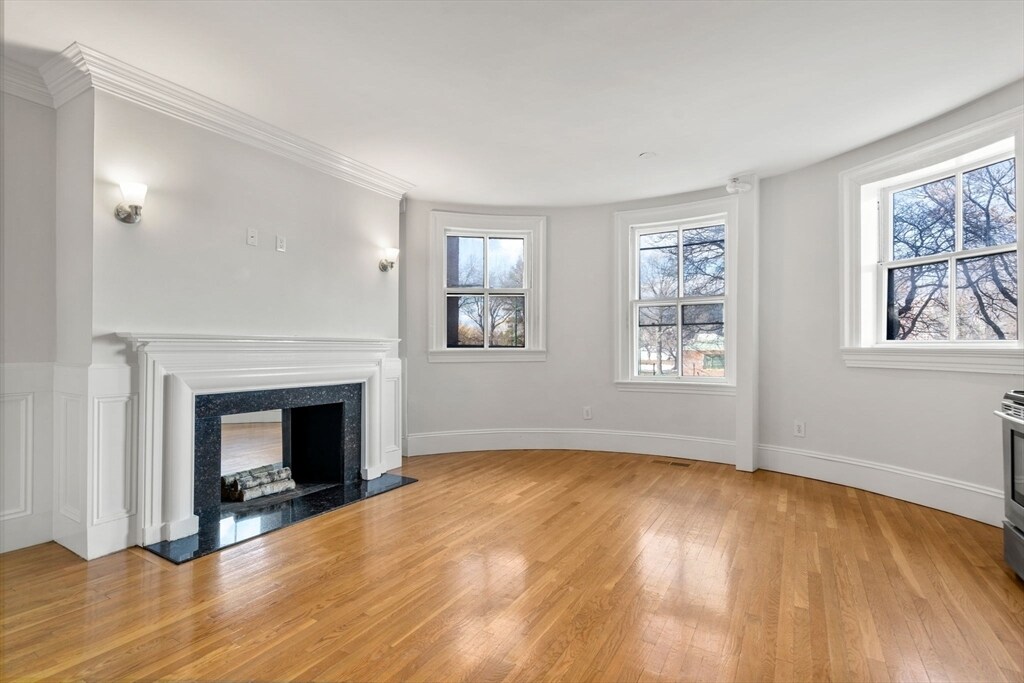 Building Photo - 244 Beacon St