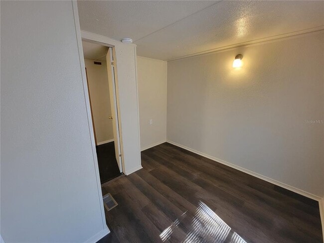 Building Photo - 16625 NE 2nd Street Rd