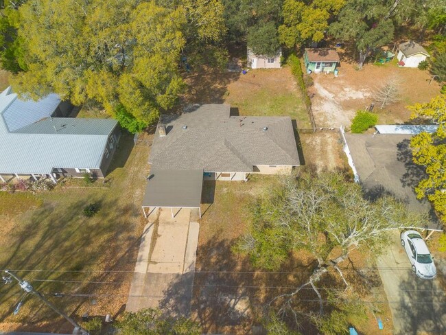 Building Photo - 911 Brown St