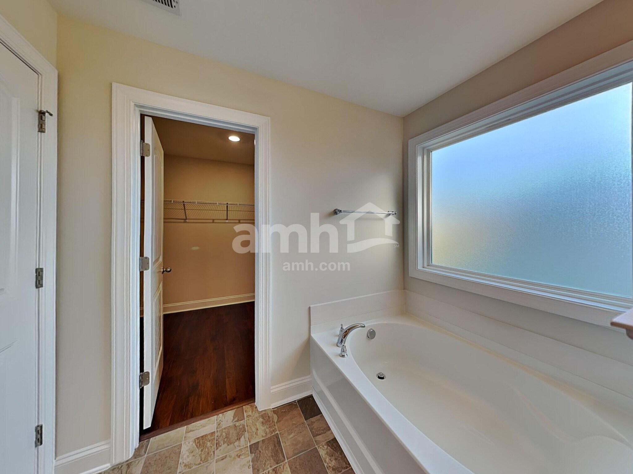 Building Photo - 102 White Ash Ln