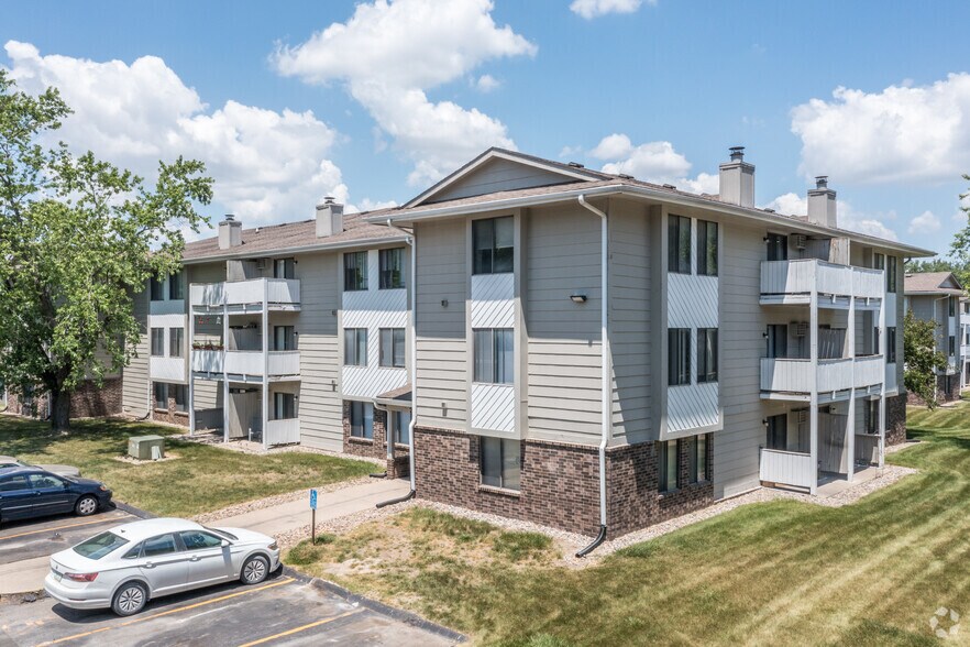 Westwood Apartments 238 52nd St West Des Moines IA 50265 Apartment