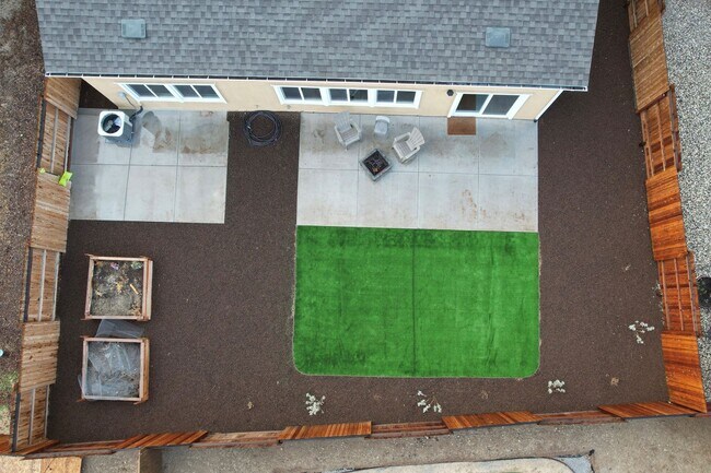 Building Photo - Luxurious 4 bedroom 3 bath family home in ...