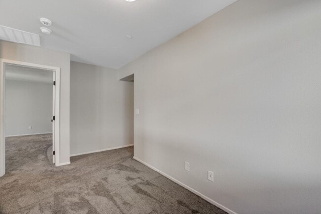 Building Photo - Don't miss this Top Notch 4 Bedroom, Beaut...