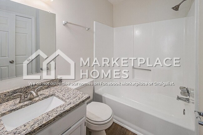 Building Photo - 2032 Charter Manor
