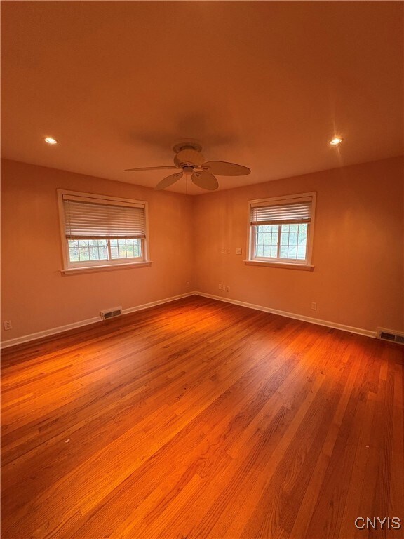 Building Photo - 215 Locksley Rd