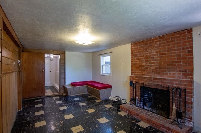 Building Photo - Spacious Custom Redding Home with Characte...