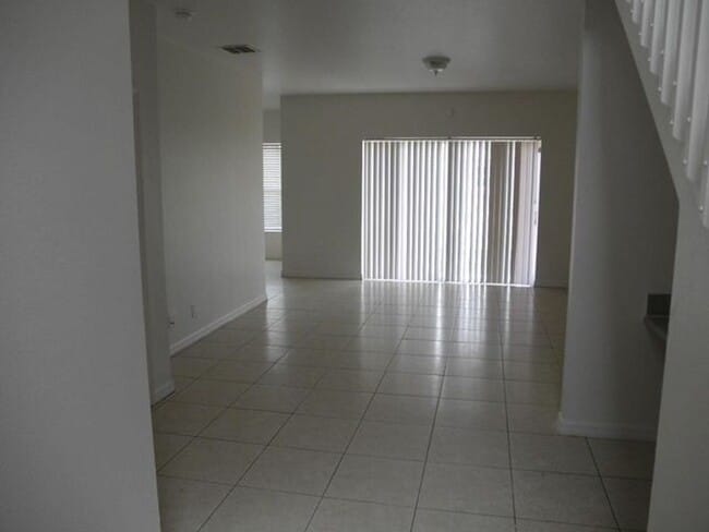 Building Photo - 912 Talia Cir