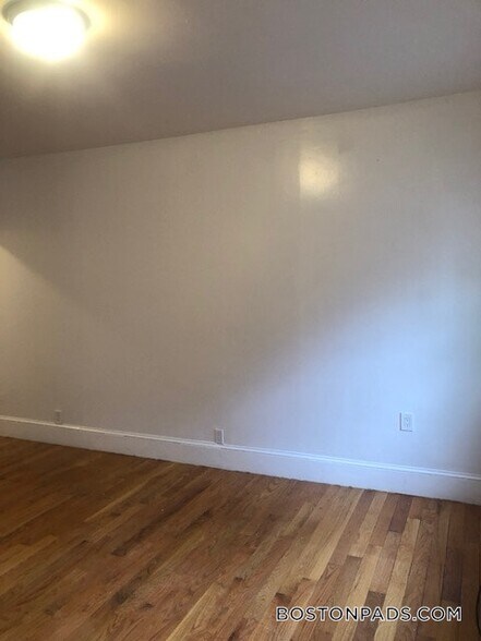 Building Photo - 33 Algonquin St