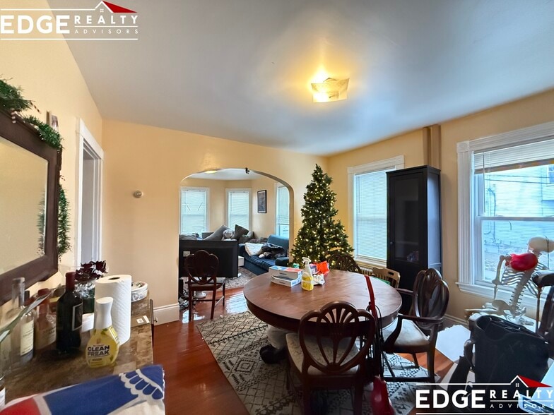 Building Photo - 225 Parsons St