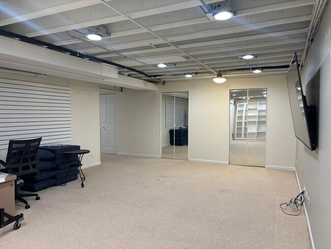 Building Photo - 2938 Peachtree Cir