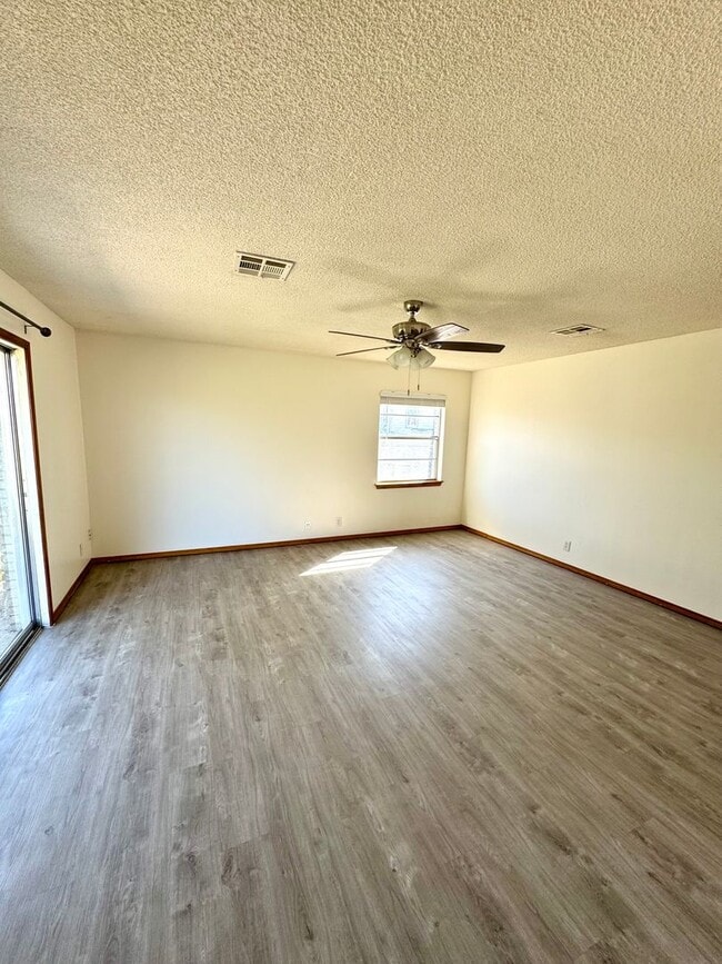 Building Photo - Updated 3 Bedroom, 1.5 Bath House Near Hard Rock Casino and Has Great Highway Access!