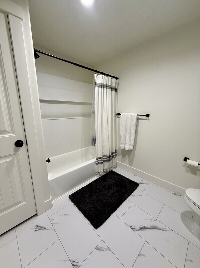 Building Photo - 623 S Jubilee Dr