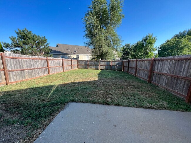 Building Photo - Quiet Neighborhood