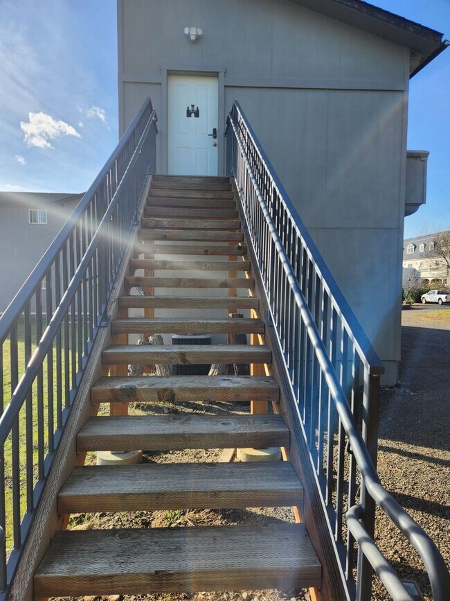 Building Photo - Studio Apartment on 27 Acre Estate | Available Now