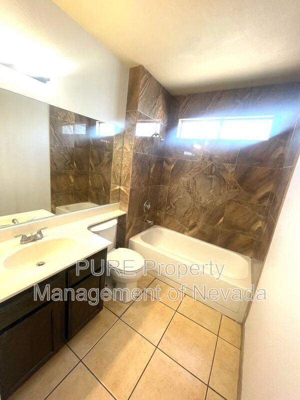 Building Photo - 724 Taft Ct