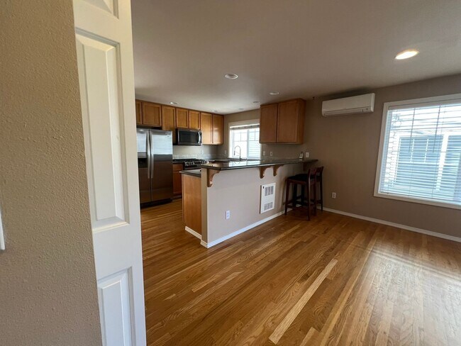 Building Photo - 3 Level Townhome in Seattle’s Ballard Neighborhood