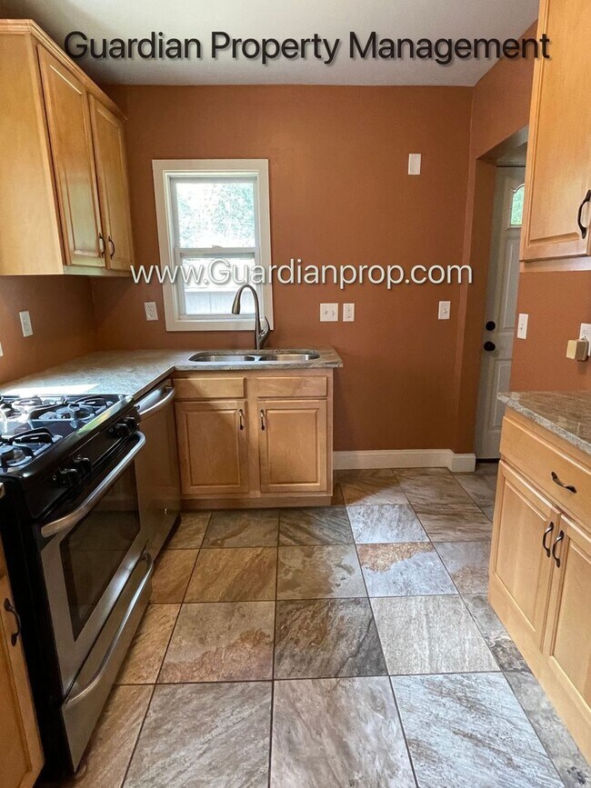 Building Photo - South Minneapolis Single Family Home, Fenc...