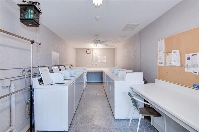 Building Photo - 1706 Belleair Forest Dr