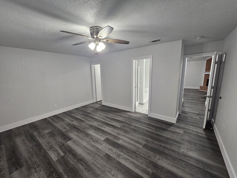 Building Photo - 919 Crestwood Dr