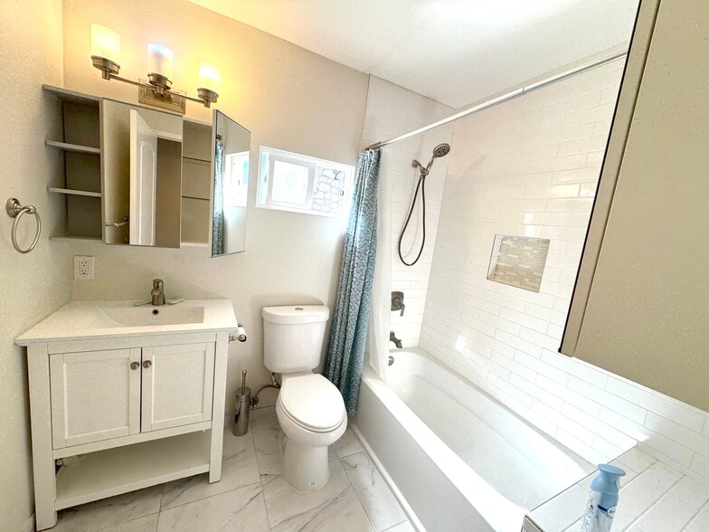 Building Photo - 10202 Jardine Ave